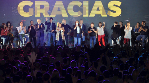 Miembros Juntos por el Cambio festejan haber ganado las elecciones legislativas en los principales distritos del país.