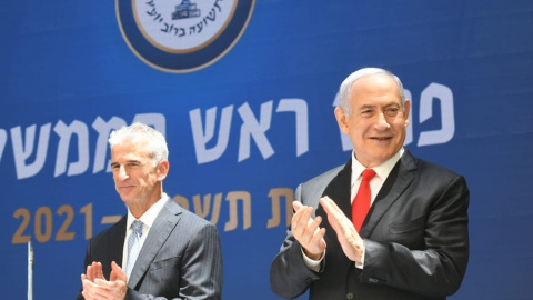 David Barnea,  director del Mosad, con el entonces primer ministro israelí Benjamín Netanyahu, en una imagen de 2021.