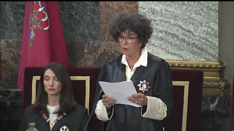 La teniente fiscal María Ángeles Sánchez Conde lee el discurso que había preparado Álvaro García, el nuevo fiscal general del Estado, en la apertura del año judicial, sobre la memoria de la Fiscalía de 2021