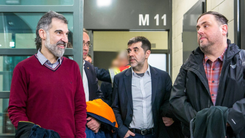 Jordi Cuixart, Josep Rull, Jordi Sànchez i Oriol Junqueras durant el seu trasllat a Madrid pel judici de l'1-O l'1 de febrer de 2019