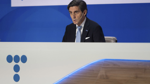 El presidente de Telefónica, José María Álvarez-Pallete (c), durante la presentación de los resultados de 2023 de la operadora. — Fernando Villar / EFEEl presidente de Telefónica, José María Álvarez-Pallete (c), durante la presentación de los 