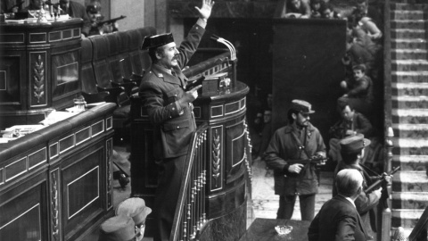 Antonio Tejero, en la tribuna del Congreso, en el golpe del 23-F