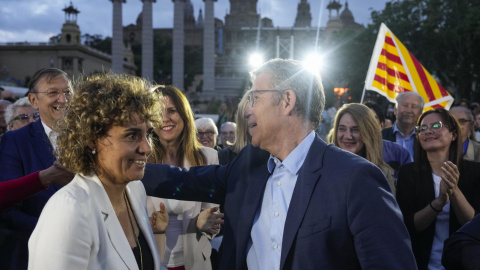 El presidente del Partido Popular, Alberto Núñez Feijóo, y la candidata Dolors Montserrat participan en el acto de inicio de campaña para las elecciones europeas