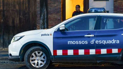 Fuentes policiales investigan un posible crimen machista en Olot, Girona.