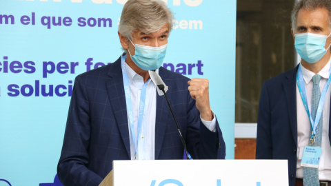 El conseller de Salut, Josep Maria Argimon, en un punt de vacunació massiva, a Granollers.