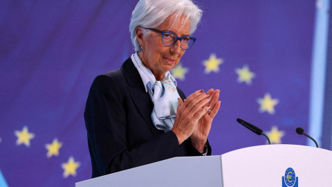 Foto de archivo de la presidenta del BCE, Christine Lagarde, en una rueda de prensa en la sede de la entidad monetaria de la Eurozona, tras la reunión mensual del Consejo de Gobierno, para decidir sobre los tipos de interés. REUTERS/Kai Pfaffenbach