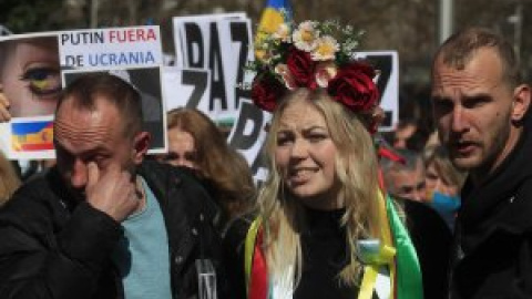 Cientos de personas se manifiestan en Madrid contra la guerra en Ucrania al grito de "Putin, fuera. No a la invasión"