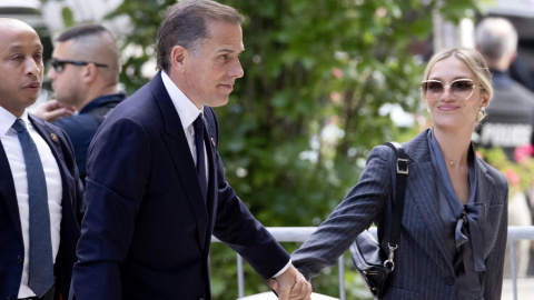 Hunter Biden, hijo del presidente Joe Biden, y su mujer Melissa Cohen Biden a la llegada al juicio en su contra en la Corte Federal de Delaware.