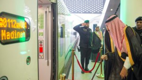 El rey saudí inaugura el AVE a La Meca