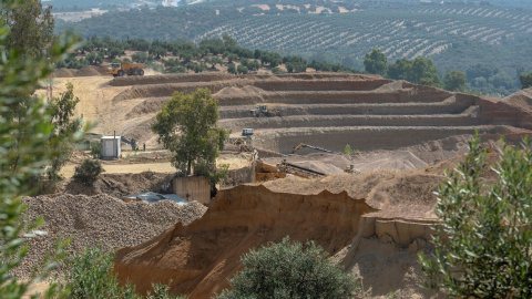 JAÉN, 04/06/2021.- Continúa la búsqueda del trabajador de 35 años que quedó sepultado tras producirse un derrumbe en una cantera de Villanueva de la Reina en Jaén.