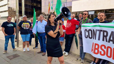 Concentración en frente de los juzgados de Granada en apoyo a los acusados, a 6 de junio de 2024.