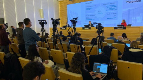 El consejero delegado de Banco Sabadell, César González-Bueno, en la rueda de prensa de presentación de los resultados anuales de la entidad.