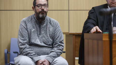 El padre acusado de matar a su hijo de once años, durante un juicio en la Ciudad de la Justicia de Valencia, a 9 de enero de 2024, en Valencia, Comunidad Valenciana (España).