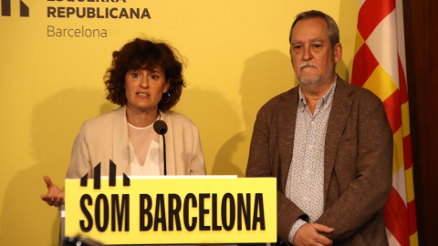 Els regidors Eva Baró i Jordi Coronas en roda de premsa