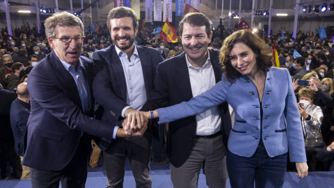 El presidente de la Xunta de Galicia, Alberto Núñez Feijoo; el presidente del PP, Pablo Casado; el candidato del PP a la presidencia de Castilla y León, Alfonso Fernández Mañueco y la presidenta de la Comunidad de Madrid, Isabel Díaz Ayuso.