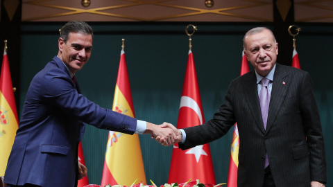 Pedro Sánchez, junto al presidente de Turquía, Tayyip Erdogan, en 2021 en Ankara.