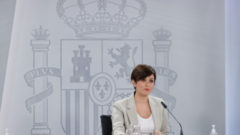 La ministra de Política Territorial y portavoz del Gobierno, Isabel Rodríguez, durante la rueda de prensa ofrecida tras la reunión del Consejo de Ministros, este martes 1 de marzo de 2022 en el Palacio de La Moncloa.