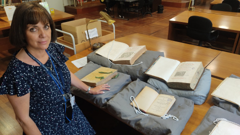 Isabel Ruiz de Elvira, directora del Departamento de Manuscritos, Incunables y Raros de la BNE.