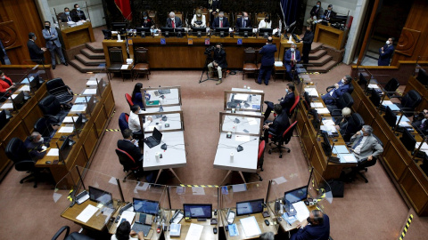 Fotografía cedida por el Senado que muestra la sala durante la discusión y posterior votación de la Acusación Constitucional contra el presidente de Chile, Sebastián Piñera.