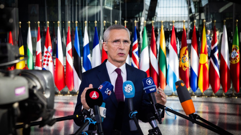 El secretario general de la OTAN, Jens Stoltenberg, comparece ante los medios antes de la reunión con los ministros de Defensa en Bruselas, a 13 de junio de 2024.