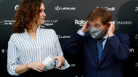 La presidenta de la Comunidad de Madrid, Isabel Díaz Ayuso, y el alcalde de Madrid, José Luis Martínez-Almeida, participan en la presentación oficial de la Copa Davis este martes en Madrid.