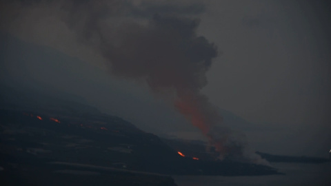 Baja la energía, pero la erupción no acabará pronto en La Palma