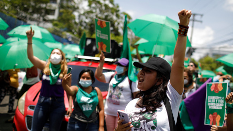 Una manifestación feminista en San Salavador