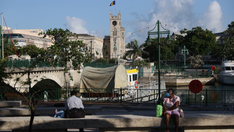 Vista del Parlamento de Barbados, con la bandera del territorio en lo alto, en Bridgetown. AFP/Getty Images/Joe Raedle