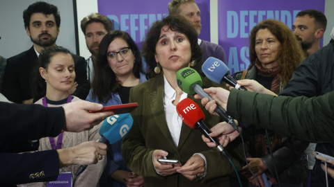 La candidata de Podemos a la Xunta de Galicia, Isabel Faraldo, atiende a la prensa tras conocer los resultados de las elecciones autonómicas gallegas, a 18 de febrero de 2024, en A Coruña.