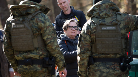 La cineasta Agnieszka Holland en el rodaje de la película 'Green Border'.