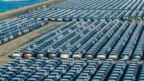 Europa sube los aranceles a los coches chinos hasta el 38,1% y declara la guerra comercial a China