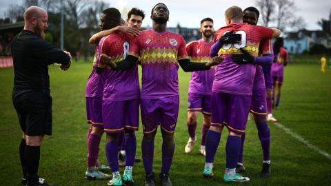 04/03/2024 Los jugadores del Clapton Community FC en el Old Spotted Dog Ground, en el este de Londres, el 3 de febrero de 2024.