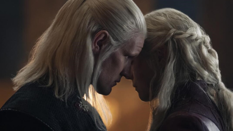 Rhaenyra (Emma D'Arcy) y Daemon Targaryen (Matt Smith), en la serie 'La Casa del Dragón'.