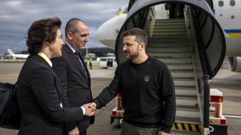 El presidente de Ucrania, Volodímir Zelenski, llega al aeropuerto de Zurich para la Cumbre de Paz en Suiza, a 14 de junio de 2024.