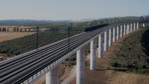 Viaducto de un trazado para el tren de alta velocidad.