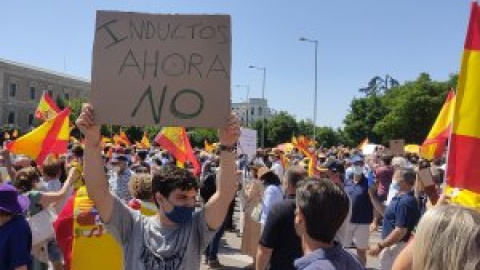 Fiesta privada de la extrema derecha en la Plaza de Colón contra los indultos