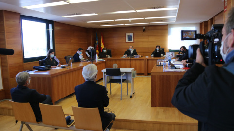 Els directius d'Escal UGS Recaredo del Potro i José Luis Martínez Dalmau en la sessió final del judici del cas Castor, celebrada aquest dilluns.