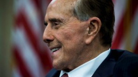 Muere a los 98 años, Bob Dole, excandidato presidencial republicano