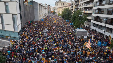 La manifestació de Girona per la vaga general d'aquest 18 d'octubre. EFE / DAVID BORRAT