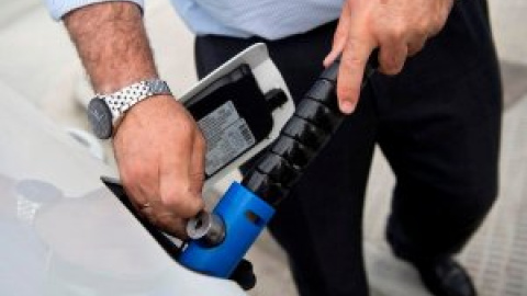 El precio de los carburantes sube por décima vez y se encarece hasta un 9 % desde noviembre