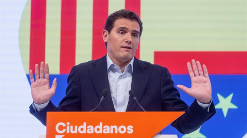 El líder de Ciudadanos, Albert Rivera, durante la rueda de prensa que ha ofrecido este viernes en Madrid en la que ha calificado de "sabotaje general" la huelga convocada este viernes en Cataluña en contra de la sentencia del Tribunal Supremo sobre el "