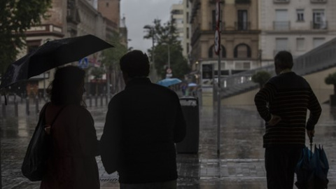 Se ha activado aviso amarillo por lluvia y tormenta en varios puntos del país, mientras que en algunos lugares de Murcia hay avisos amarillos y naranjas. / Europa Press / Archivo