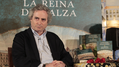 Idelfonso Falcones presenta su libro 'La Reina Descalza' a 26 de febrero de 2013. Foto de archivo.