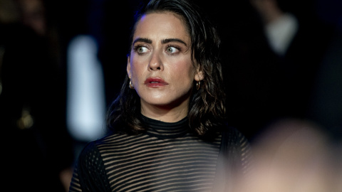 La actriz María León durante el photocall previo a la gala de unos premios, a 30 de noviembre de 2023, en Madrid.