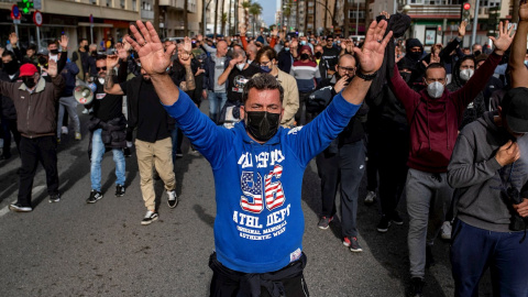 Los trabajadores del sector del metal se manifiestan por las calles de Cádiz durante la séptima jornada de huelga. EFE/Román Ríos.