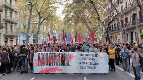 Manifestació contra la repressió al seu pas per Ronda de Sant Pere. EUROPA PRESS