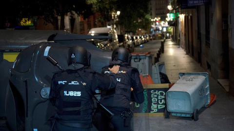 La Policía Nacional está cargando contra varios centenares de manifestantes en Madrid, después que éstos hayan tratado de cortar Gran Vía una vez finalizada una marcha de 4.000 personas que este sábado ha pedido la "amnistía de todos los presos pol