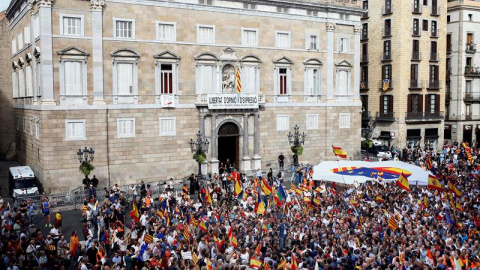 Imatge de l'acte preelectoral de Cs a la plaça Sant Jaume aprofitant la situació a Catalunya. EFE / QUIQUE GARCÍA