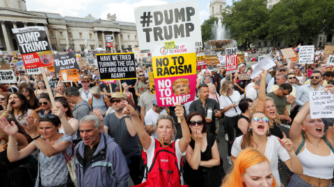 Manifestantes protestan en Londres contra la visita de Donald Trump. /REUTERS