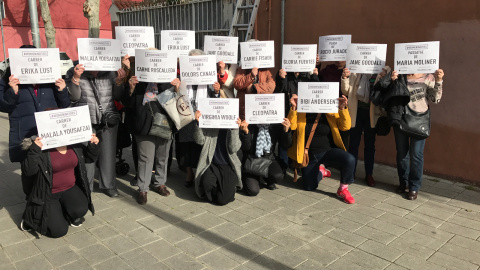 Acción simbólica de #WomenInCities en una calle de Barcelona. / EVA GARCÍA VALERO (CITYCISE)